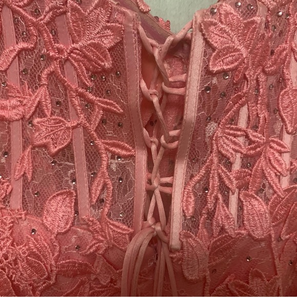 Stunning Amelia Couture prom dress. - Picture 3 of 4